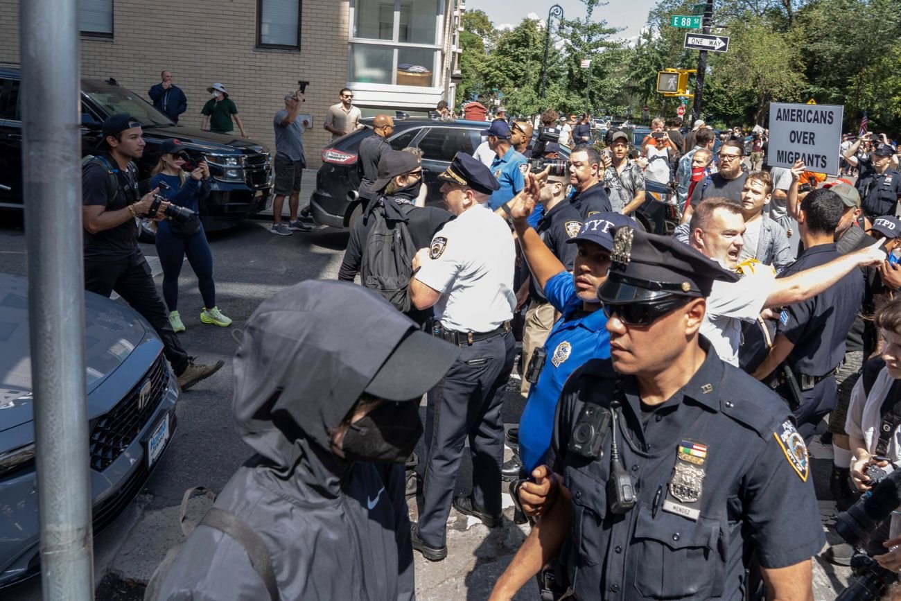 Donald Trump podpisał nowy dekret. Najgorszych imigrantów wyśle do Guantanamo.