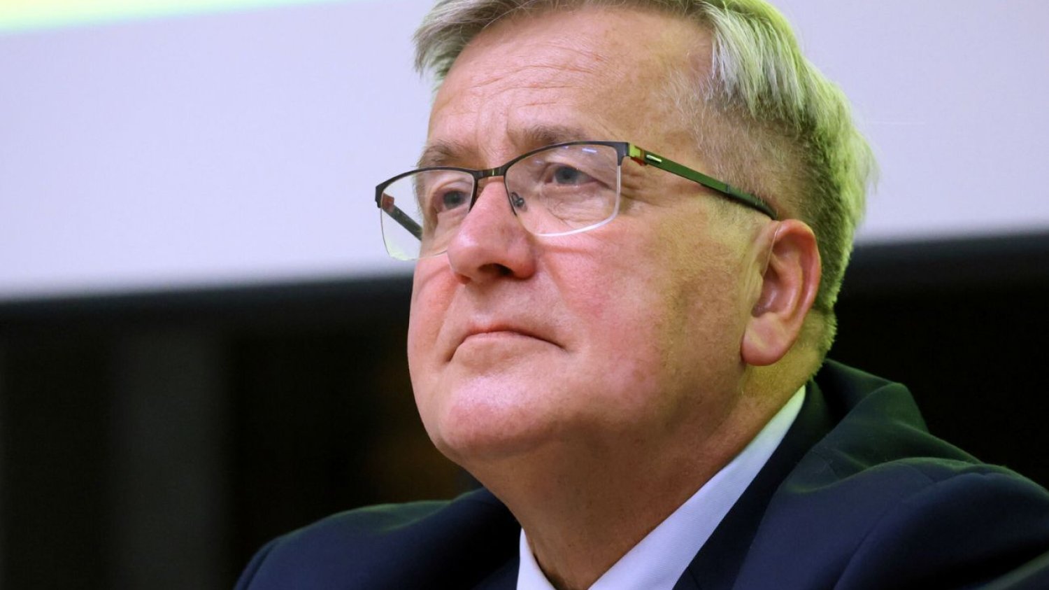 Komorowski w ostrych słowach o orędziu Dudy. "Jakby chciał napluć do kieliszka szampana"