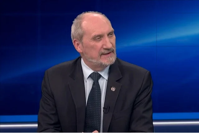 Antoni Macierewicz spuszcza z tonu? Już nie wspomina o eksplozjach w Smoleńsku