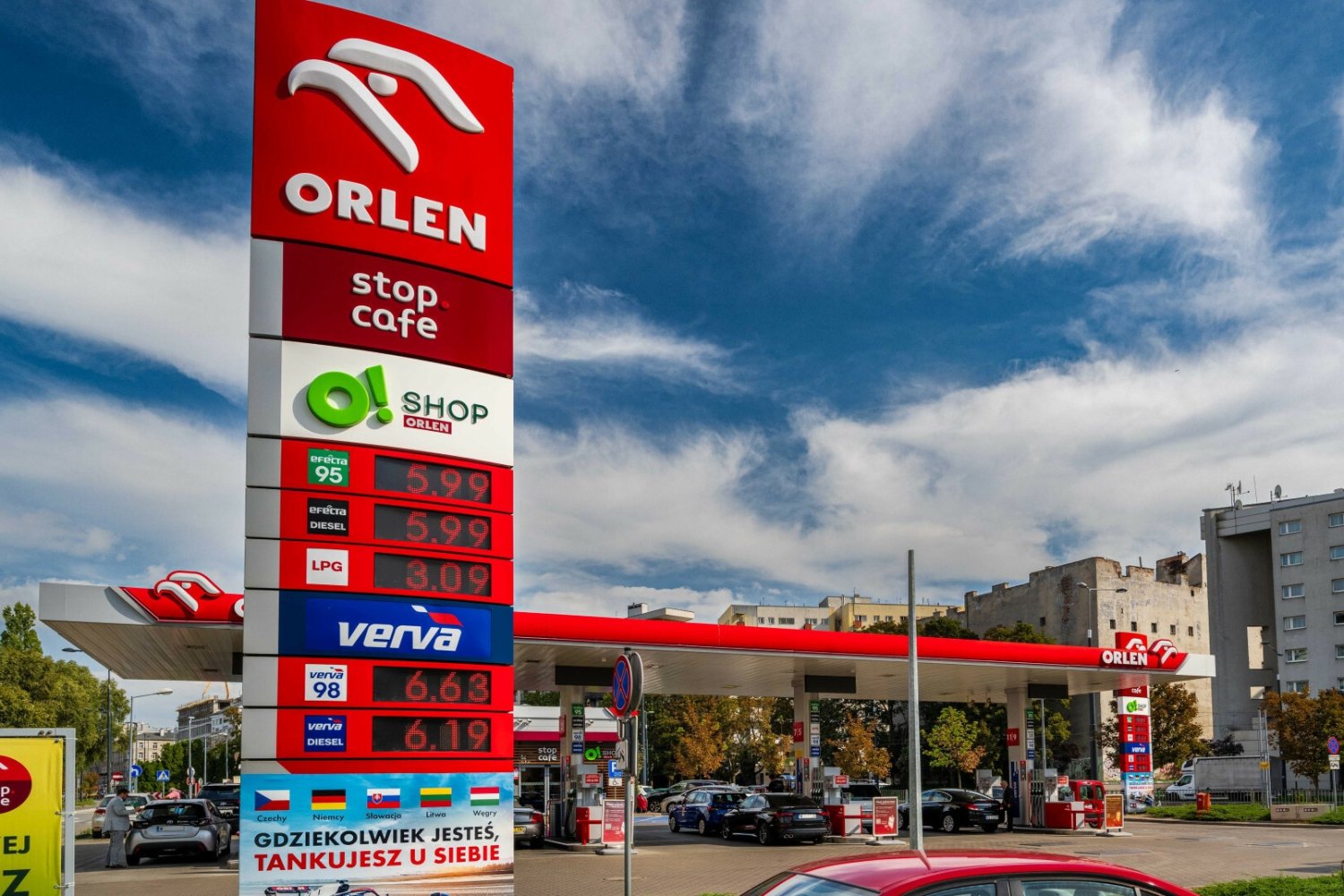 Wyniki Orlenu pogorszyły się. Ekspert tłumaczy, co z cenami paliwa.