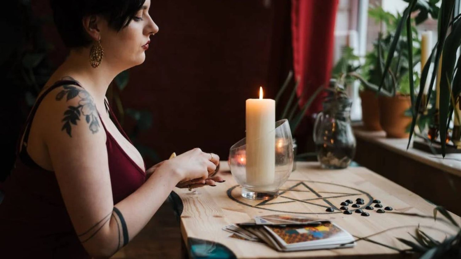 Miłosna magia w internecie jest na sprzedaż. Pomaga czyścić portfel