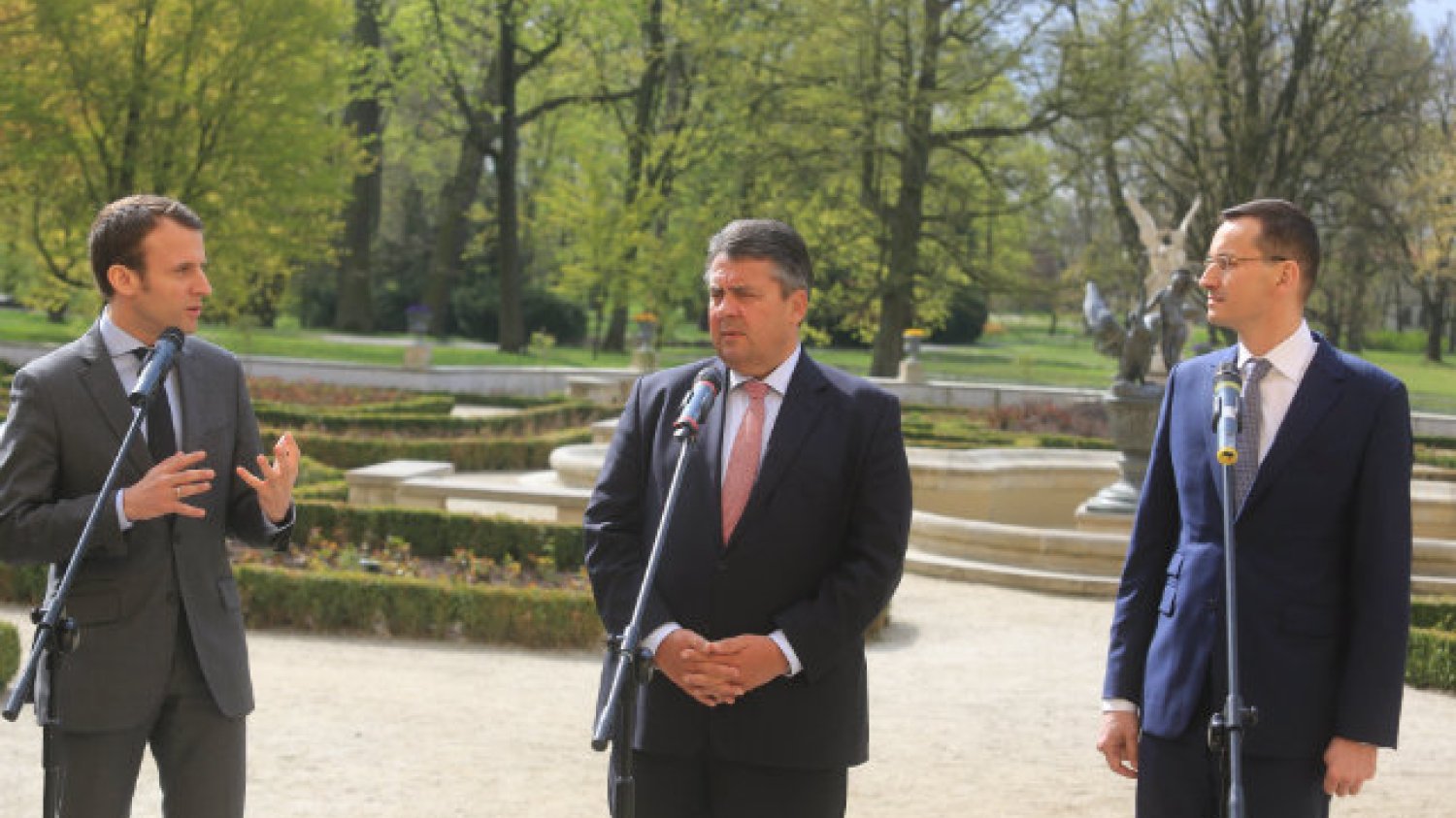 Emmanuel Macron z wicepremierem Mateuszem Morawieckim.