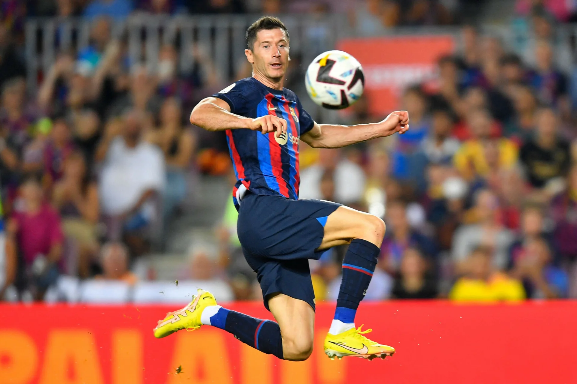 Robert Lewandowski obchodzi urodziny. Bayern pamiętał, a FC Barcelona czeka... na gola
