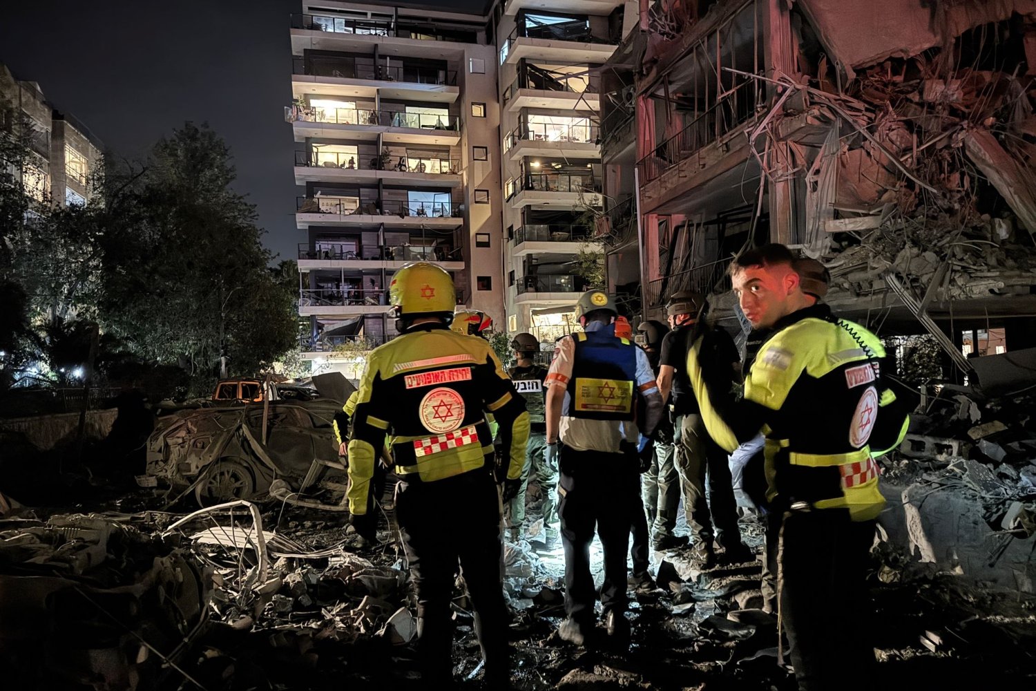 Iran wystrzelił setki rakiet przeciwko Izraelowi. Dym nad Tel Avivem