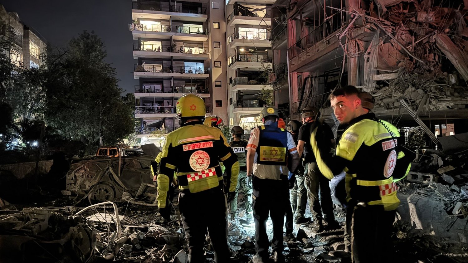 Iran wystrzelił setki rakiet przeciwko Izraelowi. Dym nad Tel Avivem