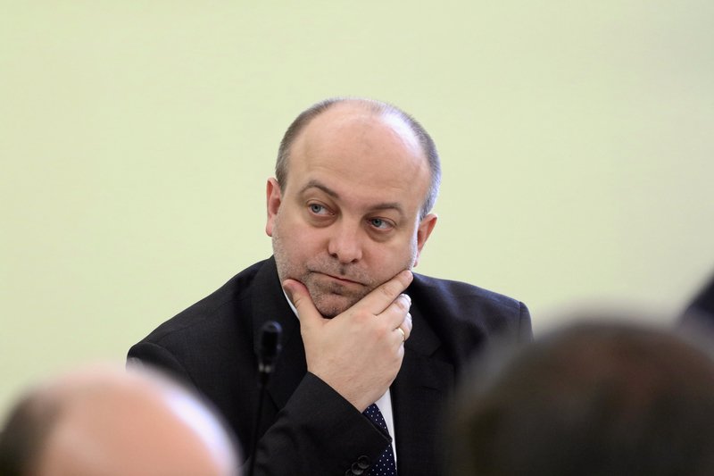 Działania mają związek z aferą ws. farmy trolli.