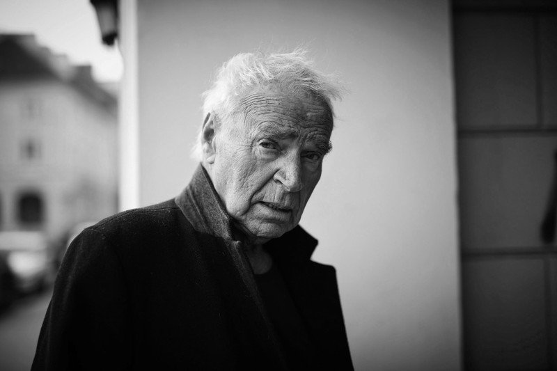 Dramaturg, scenarzysta "Rejsu", felietonista i prozaik – Janusz Głowacki nie żyje. Miał 79 lat.