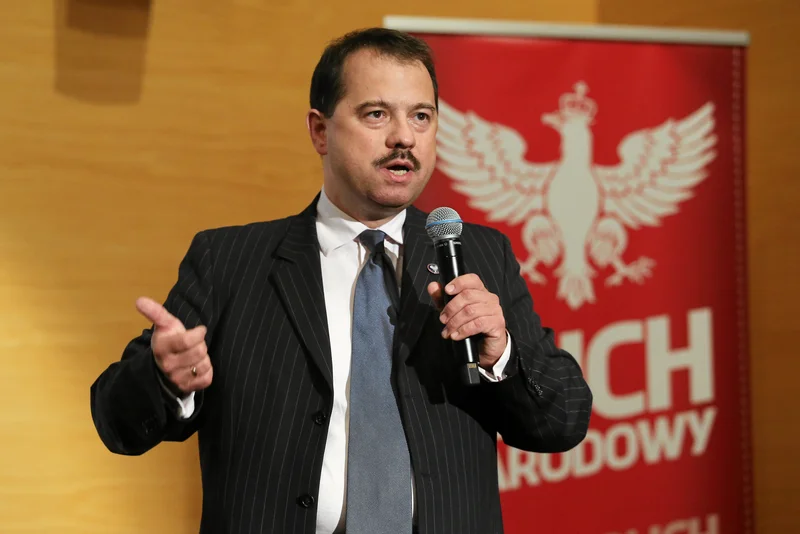 Artur Zawisza, były poseł PiS (obecnie związany z Konfederacją), po raz kolejny odniósł się na Facebooku do tego, że potrącił autem kobietę na rowerze.