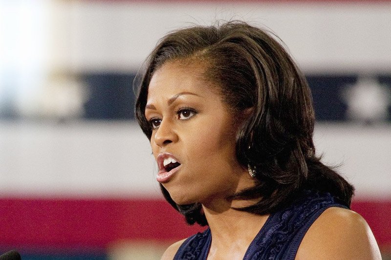 Amerykanie chcą, by Partia Demokratyczna postawiła na Michelle Obamę. Szefostwo tej formacji ma inny, bardzo ryzykowne pomysł...