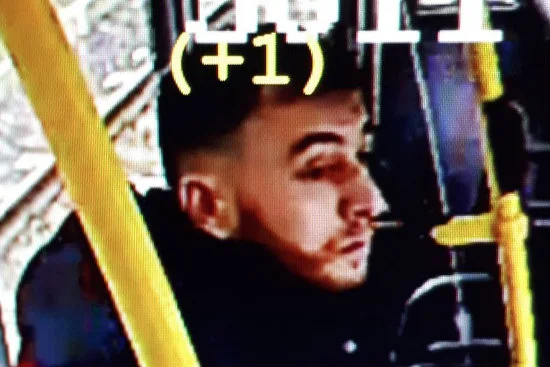 Mężczyzna, który strzelał z broni palnej do pasażerów tramwaju w Utrechcie ot 37-letni Gökman Tanis urodzony w Turcji.