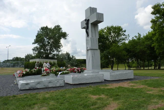Pomnik Rzezi Wołyńskiej w Warszawie.