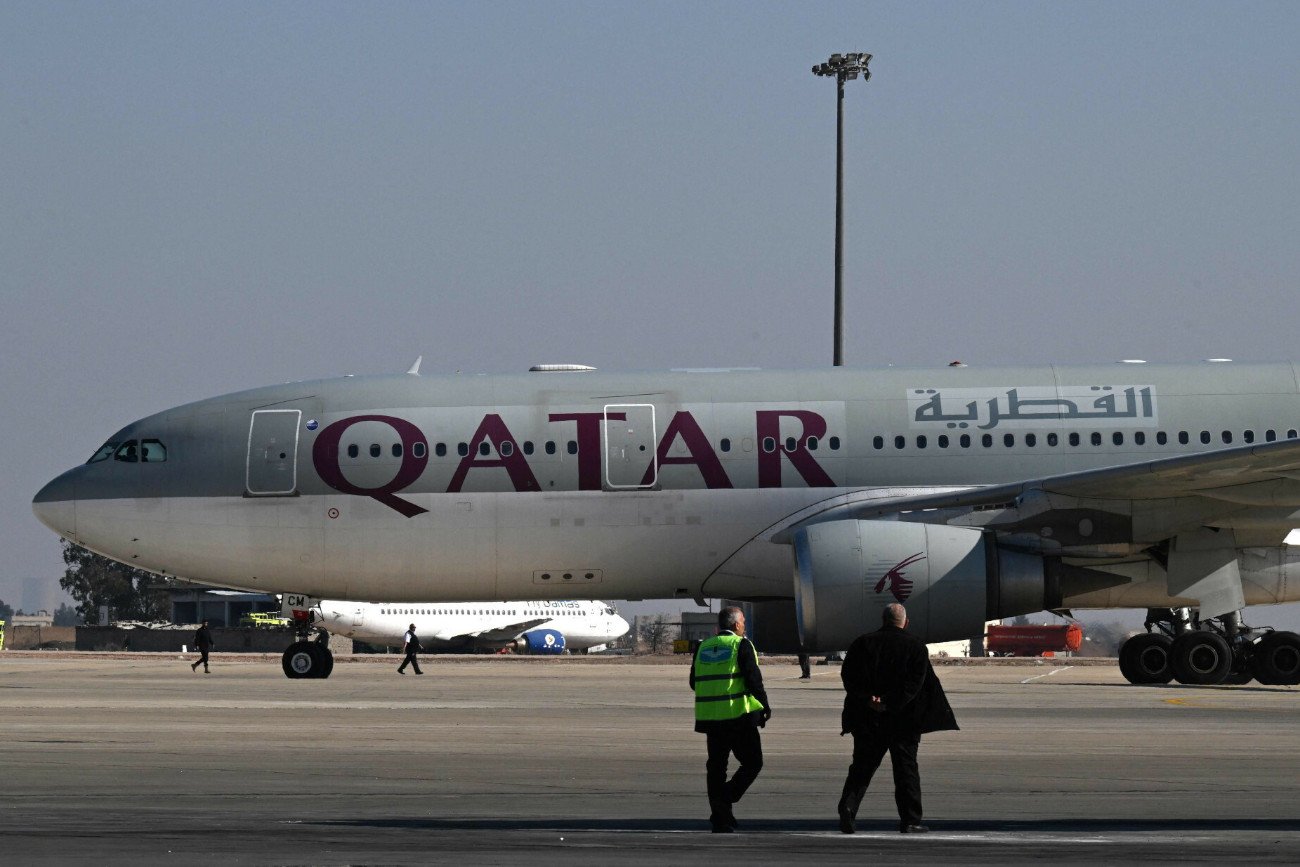 Lot na wymarzone wakacje zamienił się w koszmar. "Posadzili obok nas martwą kobietę" Lot Qatar Airways zamienił się w koszmar. Lecieli obok zmarłej kobiety