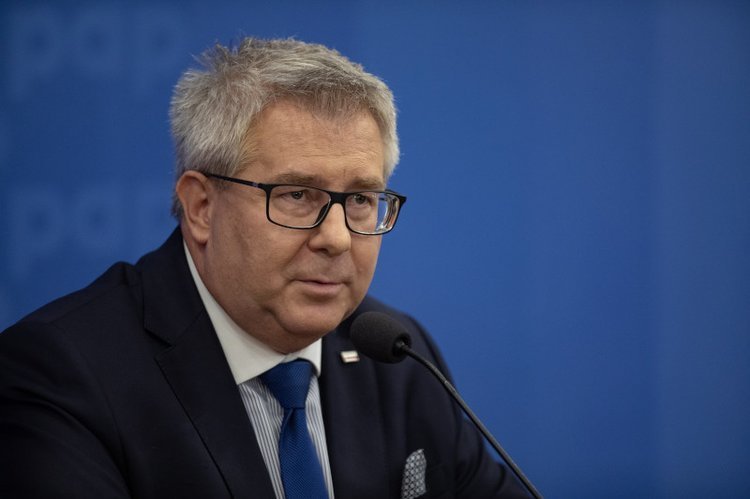Ryszard Czarnecki, który w europarlamencie zasiada od 16 lat, jest oskarżany o nadużycia finansowe przy okazji swoich podróży.