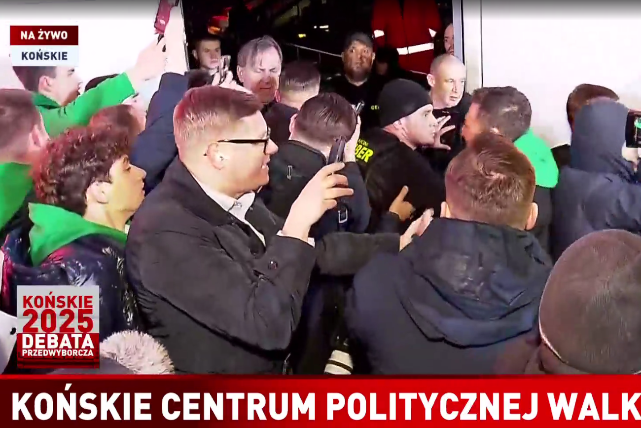 Pracownicy TV Republika szturmowali wejście na drugą debatę. Doszło do szarpaniny Pracownicy TV Republika chcieli wejść na drugą debatę. Doszło do szarpaniny