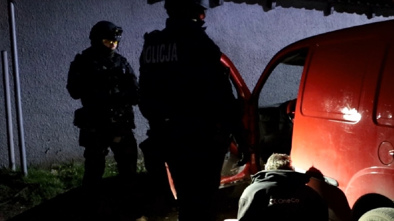 Zabił go siekierą i spalił autokomis. Archiwum X rozwiązało dawną sprawę