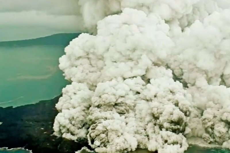 Erupcja wulkanu Anak Krakatau w Indonezji.