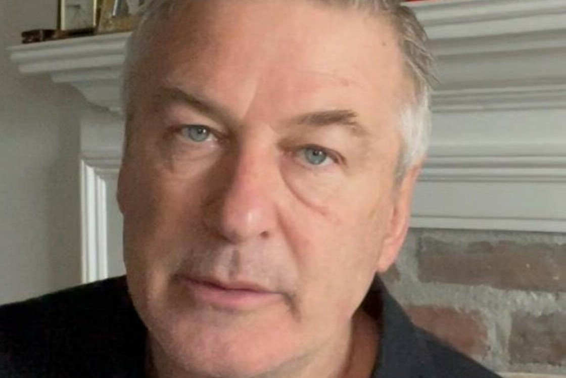 Alec Baldwin napisał, że jest "w głębokim szoku" po tragicznym wypadku na planie "Rust".