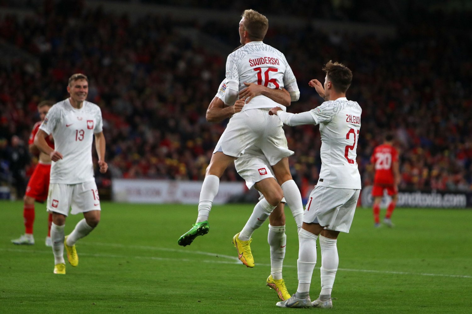 Fenomenalne zagranie Roberta Lewandowskiego i bramka dla Polaków. Prowadzimy w Walii