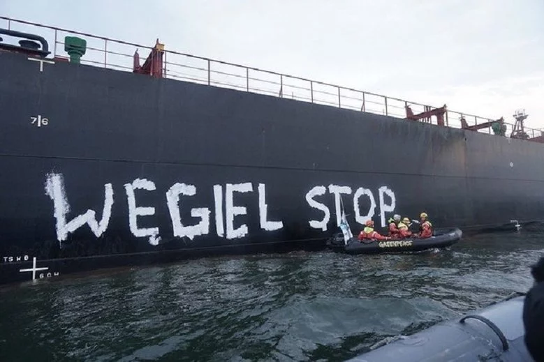 Akcja GreenPeace na statku z Mozambiku.