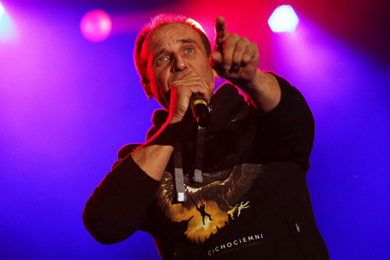 PiS umacnia się na pozycji lidera przedwyborczych sondaży.