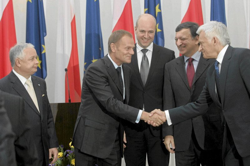 2009 rok. Jerzy Buzek został szefem PE. Trzy miesiące później prezydent Lech Kaczyński podpisał Traktat Lizboński.