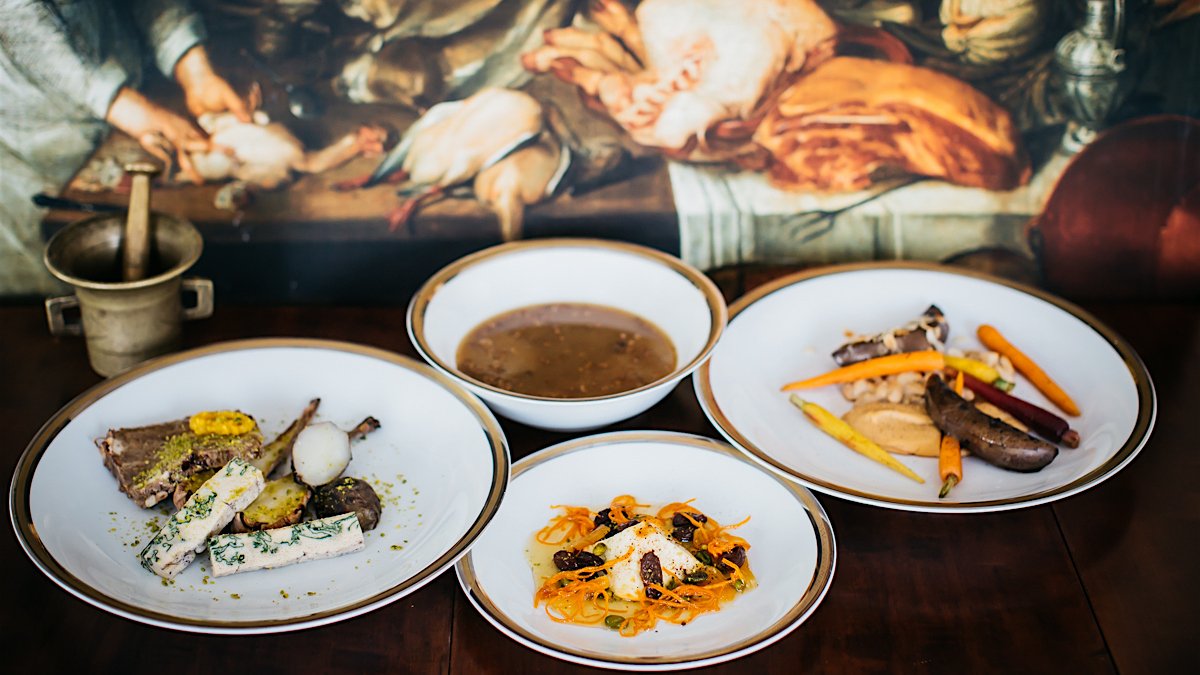 Wielkanoc sprzed wieków. Maciej Nowicki z Muzeum Pałacu Króla Jana III w Wilanowie potrafi wyczarować dania, które trafiały na królewski stół.