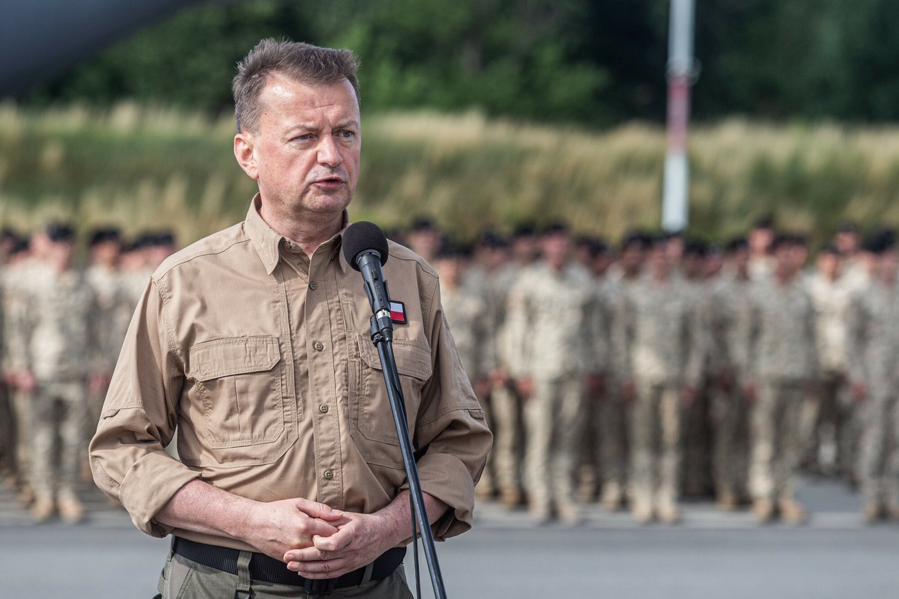 Mariusz Błaszczak zorganizował konferencję prasową na granicy z Białorusią.