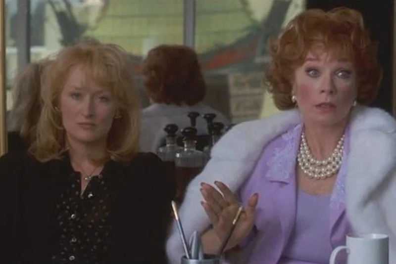 Meryl Streep i Shirley MacLane w filmie Mike'a Nicholsa z 1990 roku.