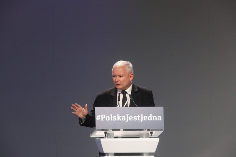Jarosław Kaczyński na kongresie swojej partii i chwalił, i żartował. Choć wychodziło to różnie...