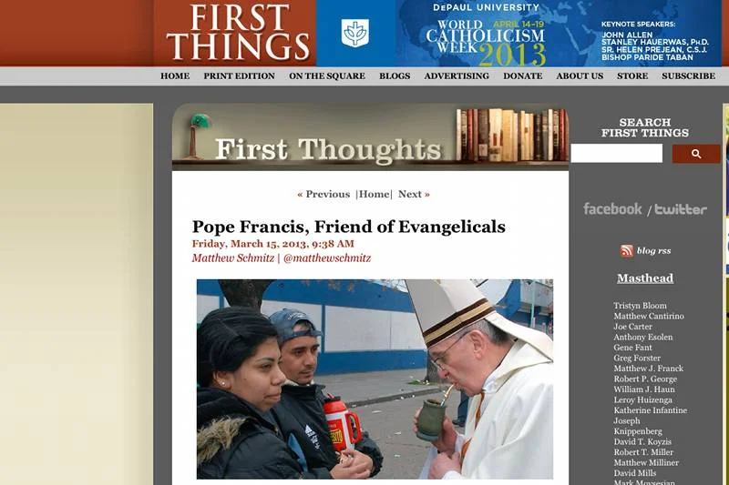 Papież Franciszek z naczynkiem yerby w dłoni