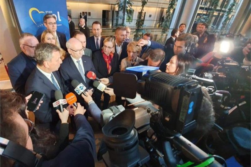 Europosłowie PO o decyzji prokuratury w Katowicach.