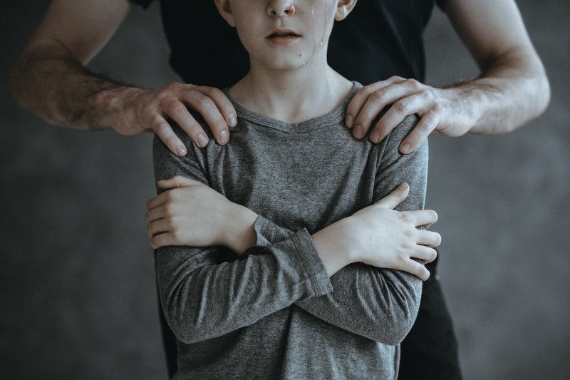 Pedofile mówią, jak i dlaczego polują na dzieci. To powinien przeczytać każdy rodzic i opiekun.