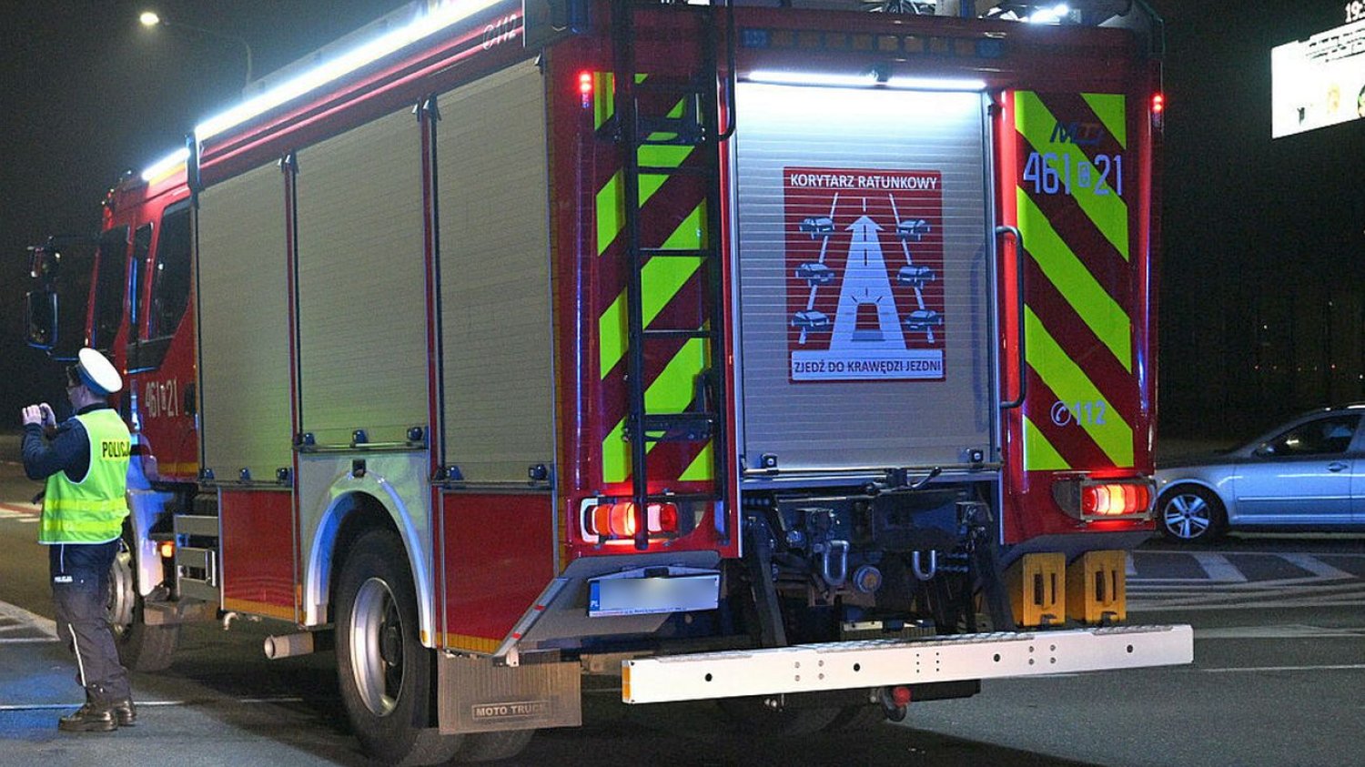 Pożar we Wrocławiu. Spłonęło 8 aut na podziemnym parkingu Poważny pożar we Wrocławiu. Spłonęło 8 aut na podziemnym parkingu