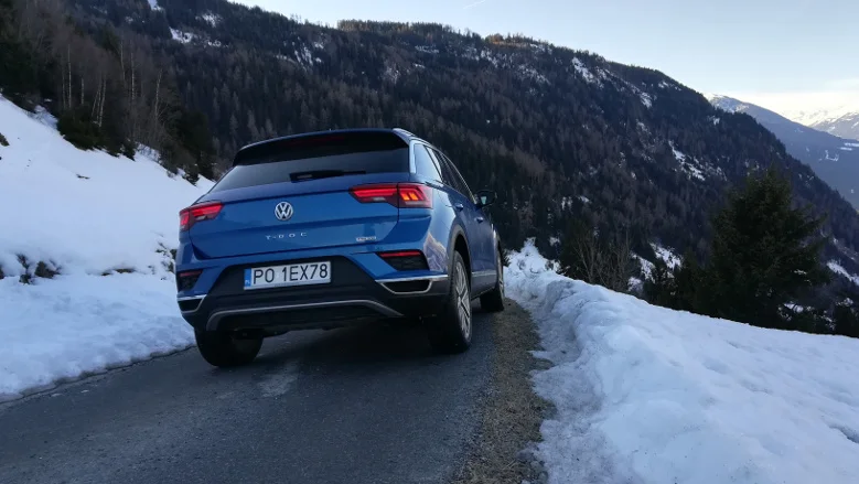 VW T-Roc utrzymuje ostatnią linię stylistyczną marki.