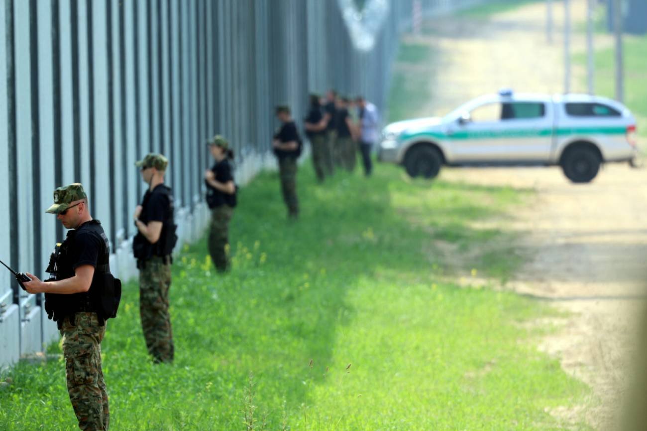 Migranci na granicy polsko-białoruskiej. Grupa z Somalii i Gambii