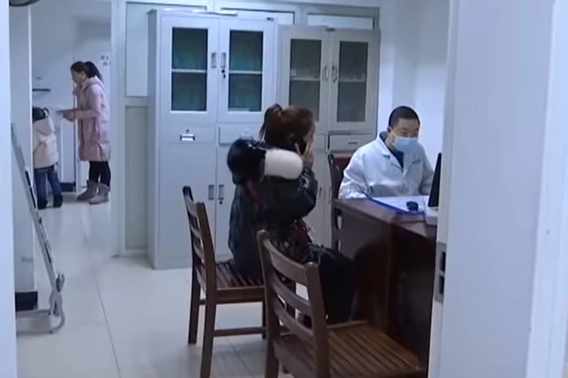 W Chinach odnotowano 139 nowych przypadków zachorowań na zapalenie płuc. Odpowiada za nie bardzo groźny wirus.