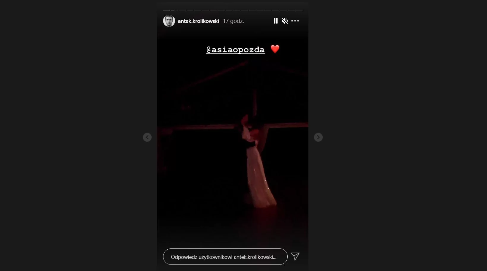 Romantyczny taniec Królikowskiego i Opozdy.