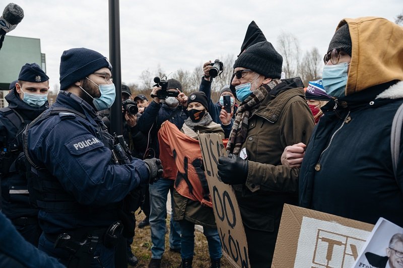 W Gdańsku protestujący przywitali Mateusza Morawieckiego.