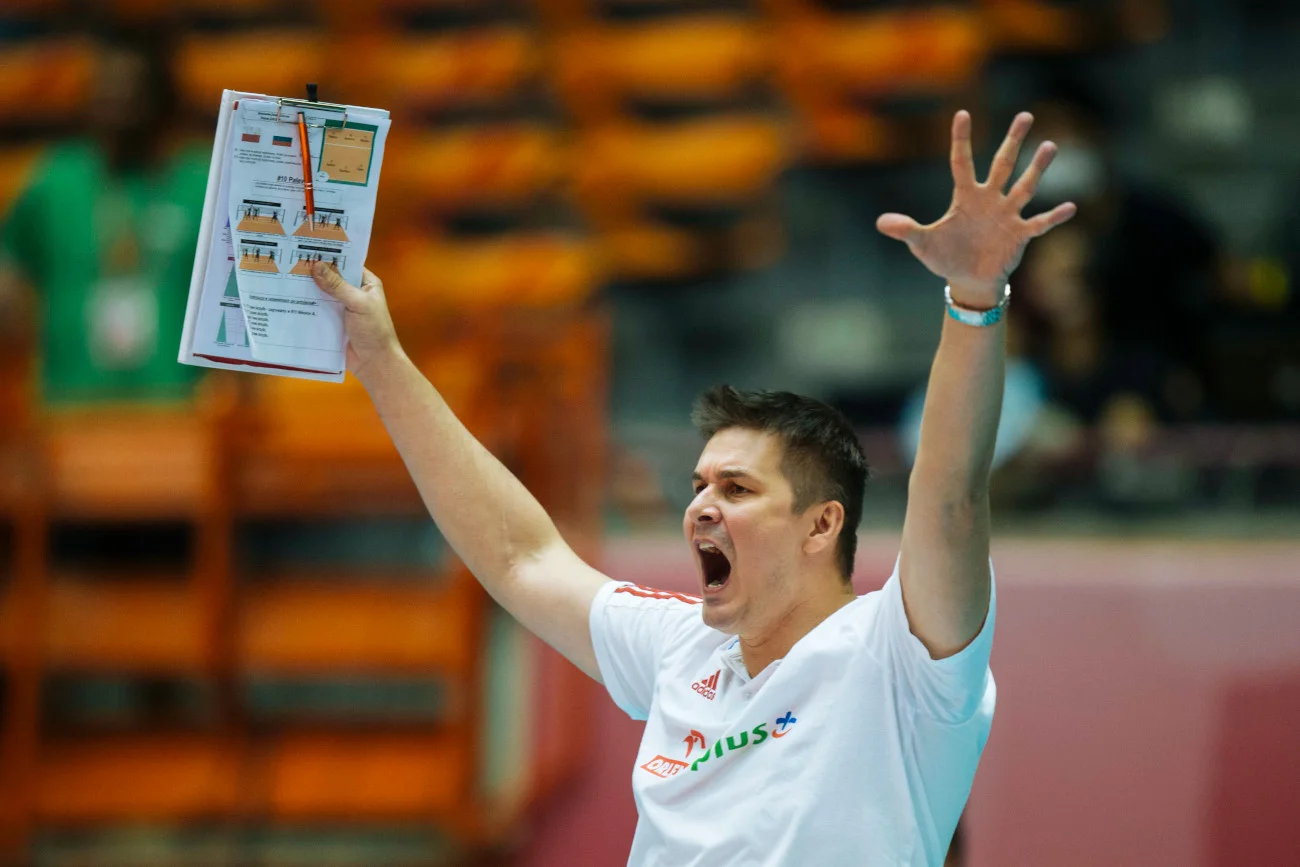 Trener Michał Bąkiewicz poprowadził reprezentację juniorów młodszych do złotego medalu MŚ U-19.