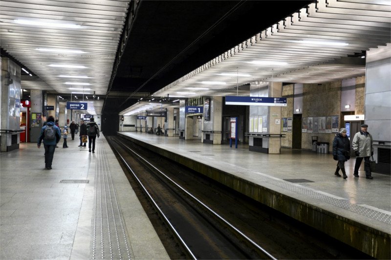 Pasażerowie wysiadający na Warszawa Śródmieście byli w środę świadkami niecodziennego zdarzenia.