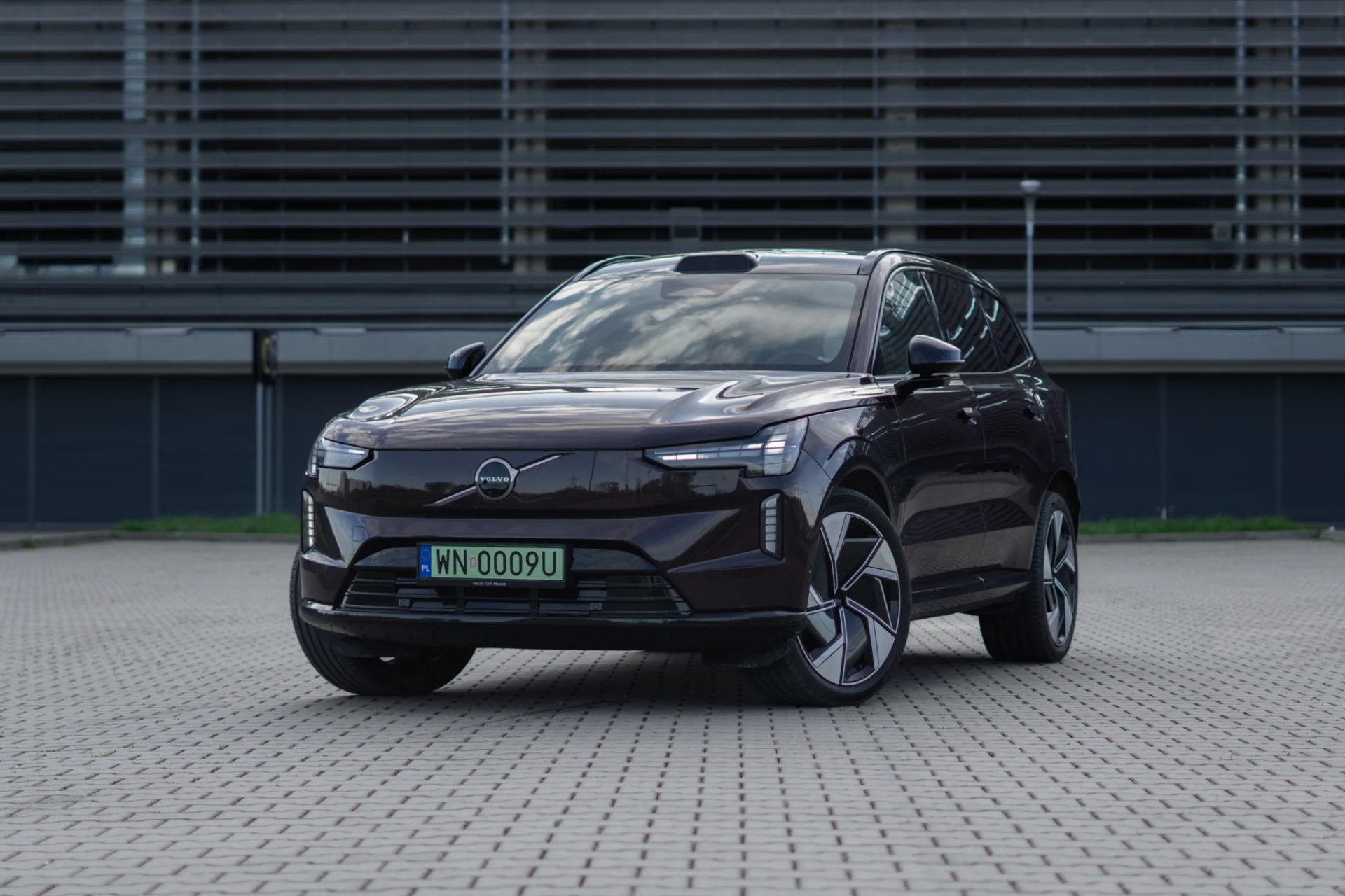 Volvo EX90 – test. Ten elektryczny SUV przywołuje jedno skojarzenie