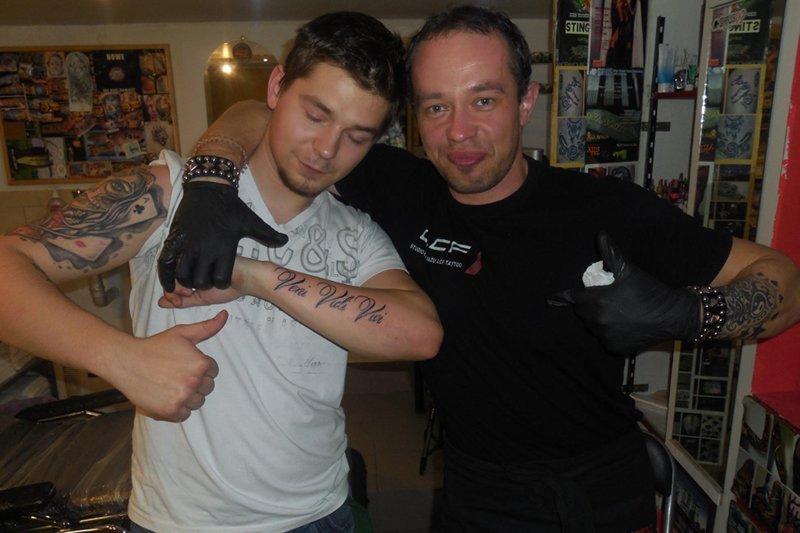 Studia tatuażu wkraczają nawet do małych wsi. Klientów nie brakuje!