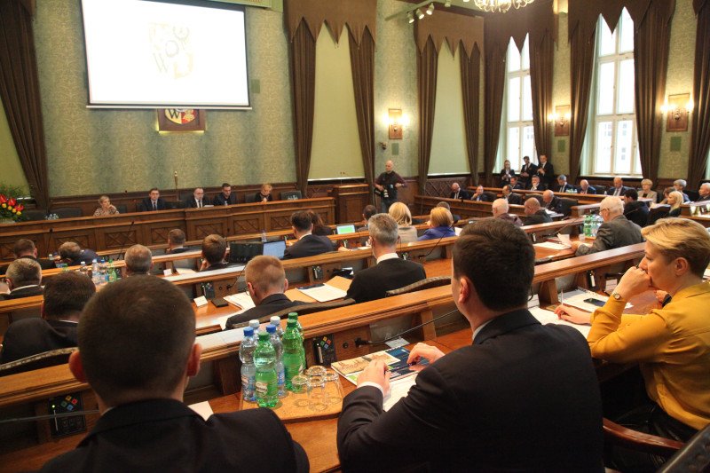 Klub Prawa i Sprawiedliwości we Wrocławiu zmniejszył się o 3 radnych. W sumie od początku kadencji PiS-owi ubyło 4 radnych.