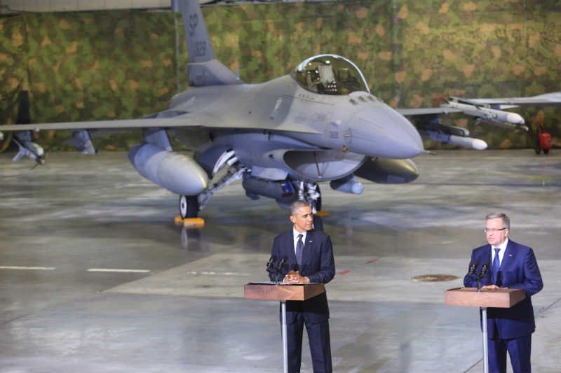 Bronisław Komorowski może wykorzystywać sprawę przetargu na broń do końca swojej kampanii.