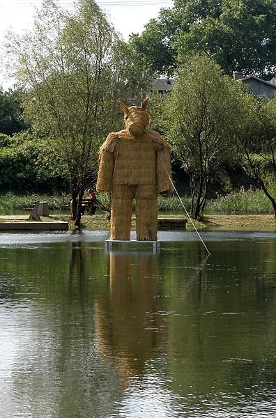 Miś - replika oryginału postawiona w 2011 na Gliniankach Schnaidera, Warszawa, Bemowo