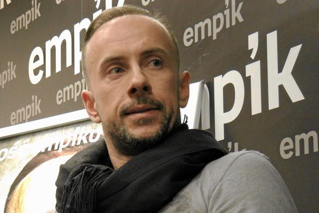 Adam "Nergal" Darski został ponownie uniewinniony w sprawie związanej z publicznym podarciem przez niego Biblii
