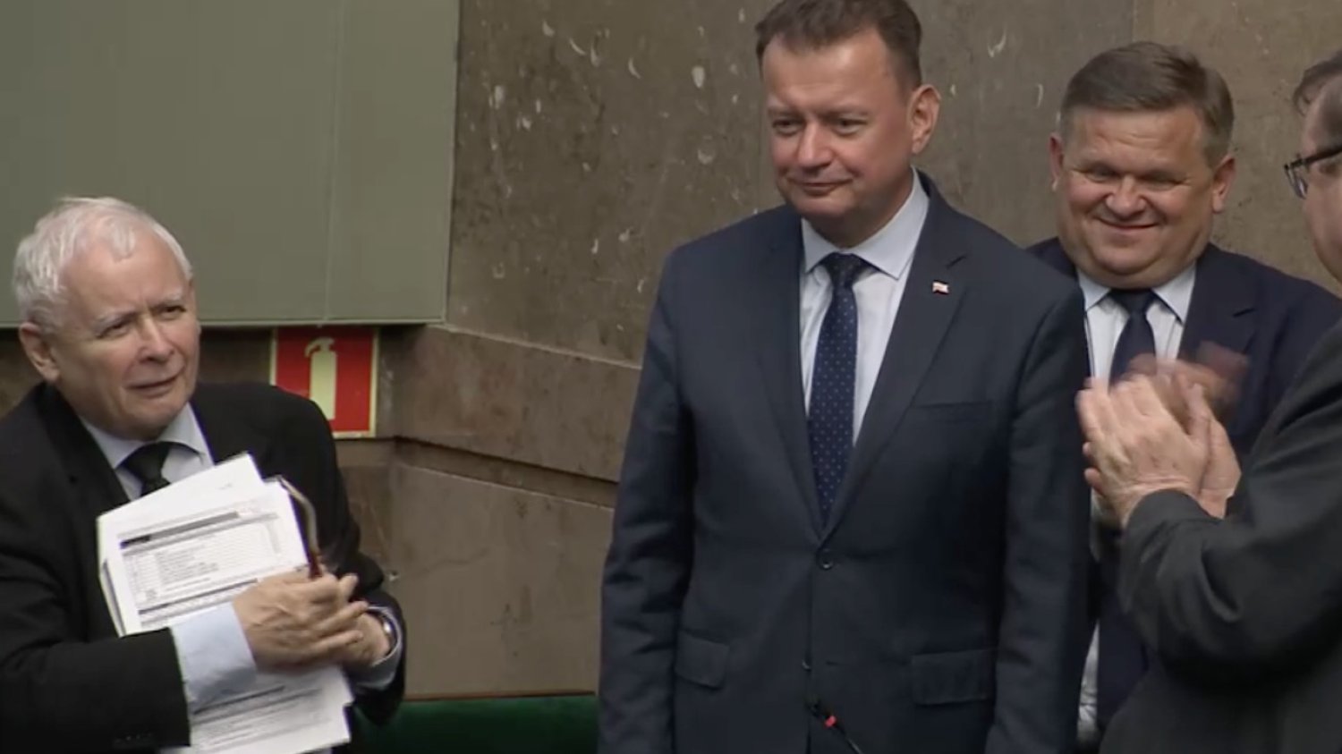 Jarosław Kaczyński gratulował w Sejmie Mariuszowi Błaszczakowi.