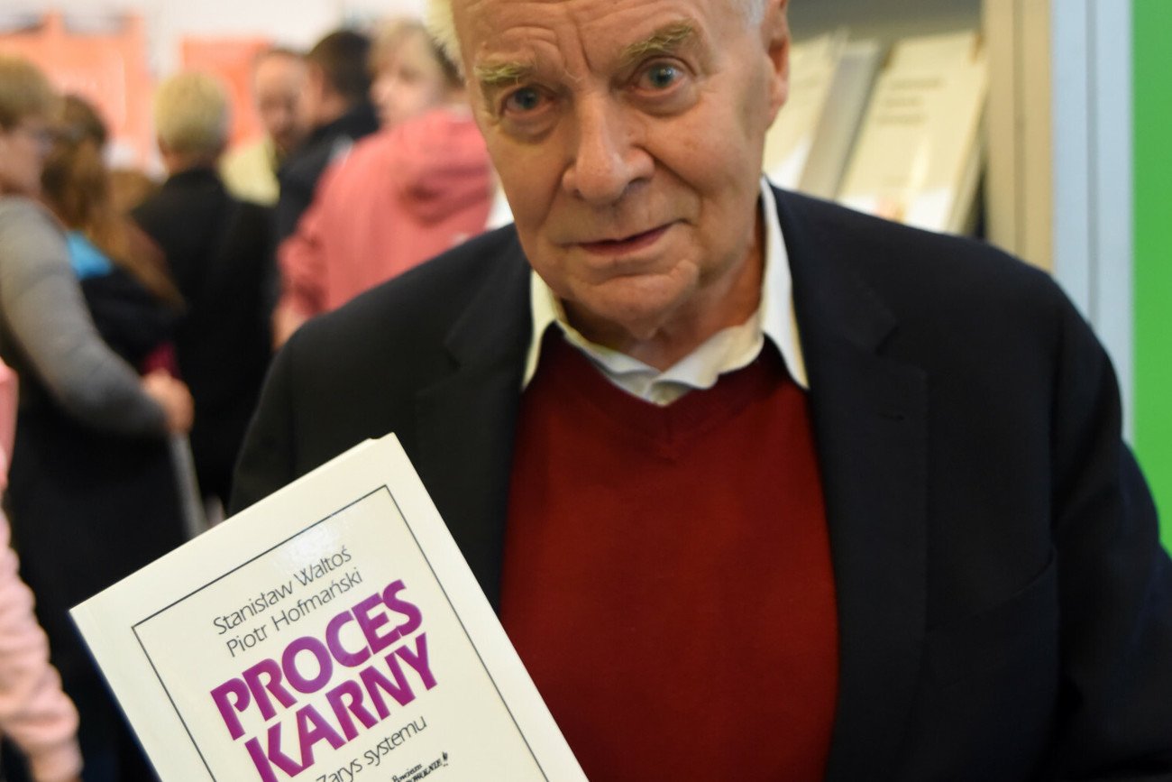 W sprawie ułaskawienia Macieja Wąsika i Mariusza Kamińskiego w PiS powołują się na podręcznik prof. Stanisława Waltosia. Co na to autor?
