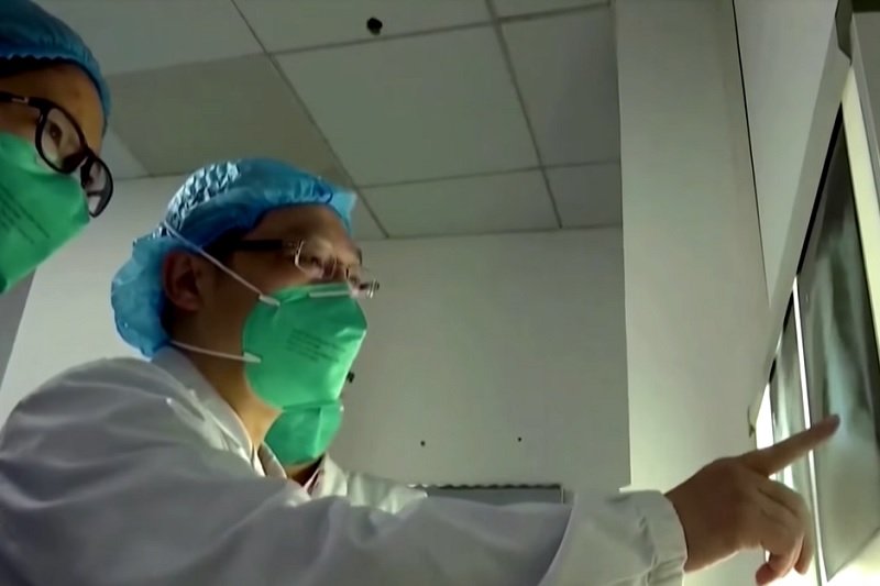 W sieci krąży wiele fake newsów o koronawirusie z Wuhan. Trzeba uważnie weryfikować, co jest prawdą.