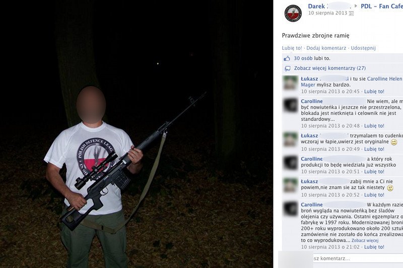 Działacze Polskiej Ligi Obrony fotografowali się z bronią podczas jednego ze spotkań